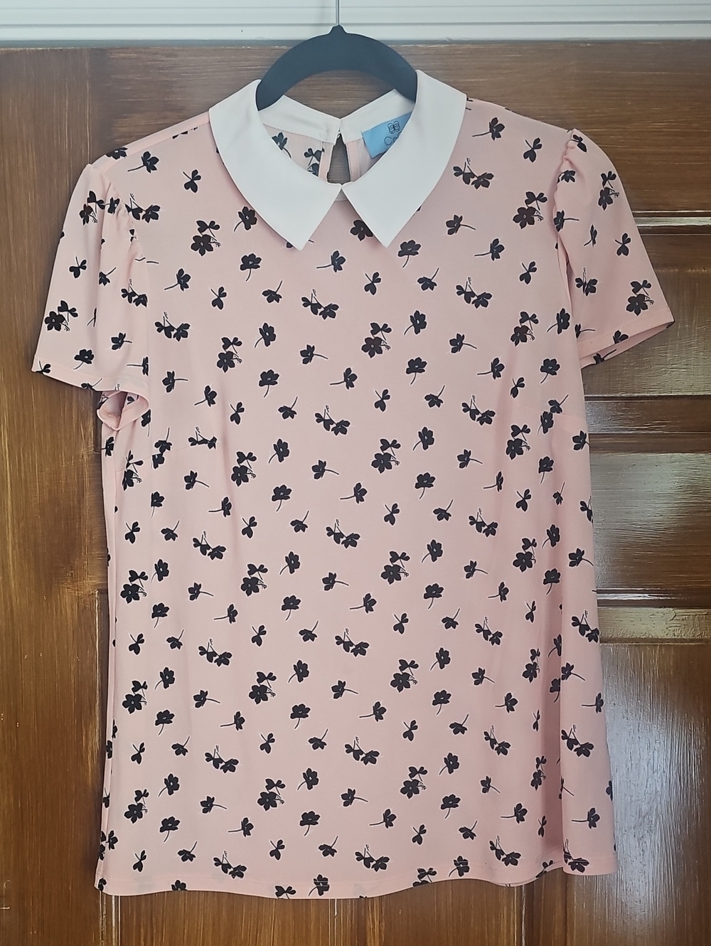 CeCe Light Pink/Peach Floral Blouse with White Peter Pan Collar. Small